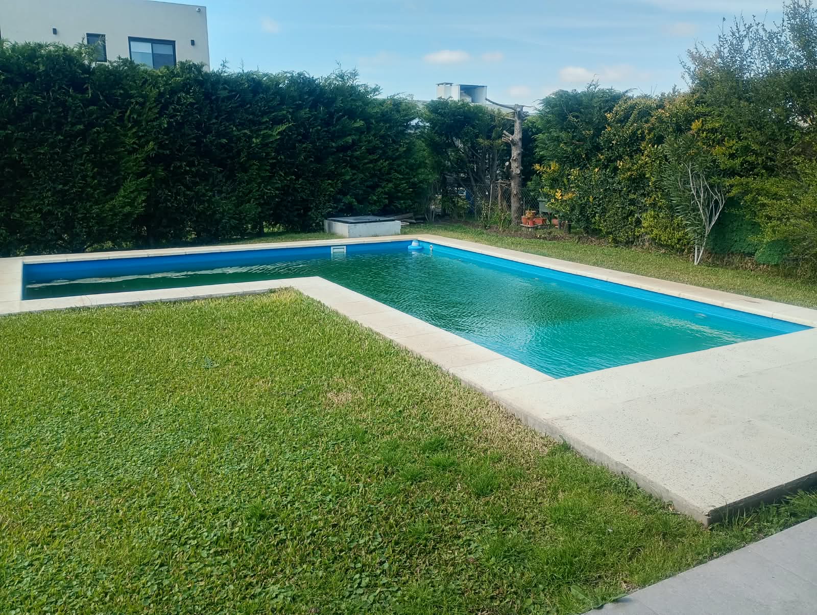 Casa en alquiler en barrio Los Talas en dos plantas amoblada Canning