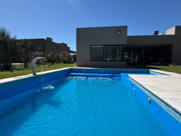 Casa con 4 dormitorios a la venta en Lagos de San Eliseo Guernica Acceso por Ruta 58