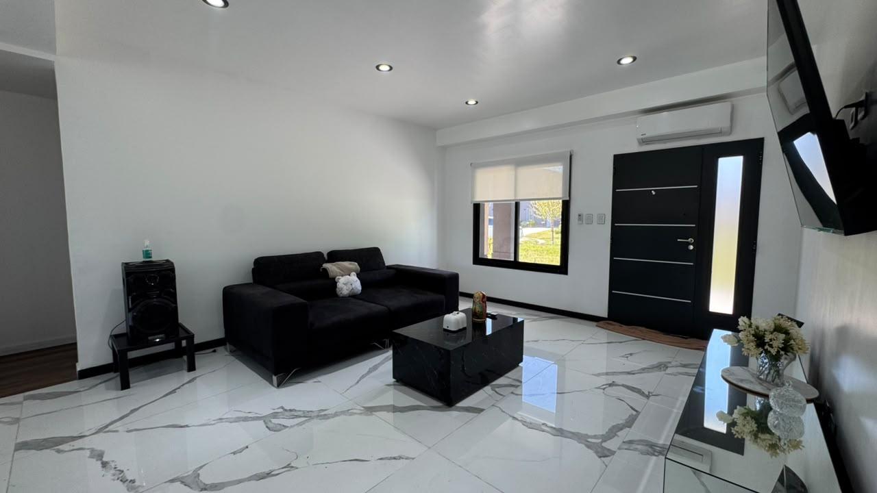 Casa con 3 dormitorios quincho y piscina a la venta en Lagos de San Eliseo Guernica Acceso por Ruta 58