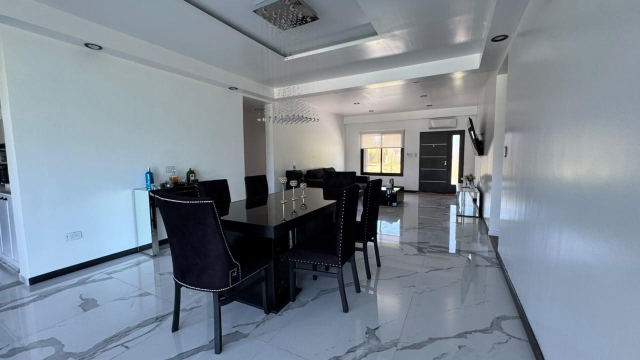 Casa con 3 dormitorios quincho y piscina a la venta en Lagos de San Eliseo Guernica Acceso por Ruta 58