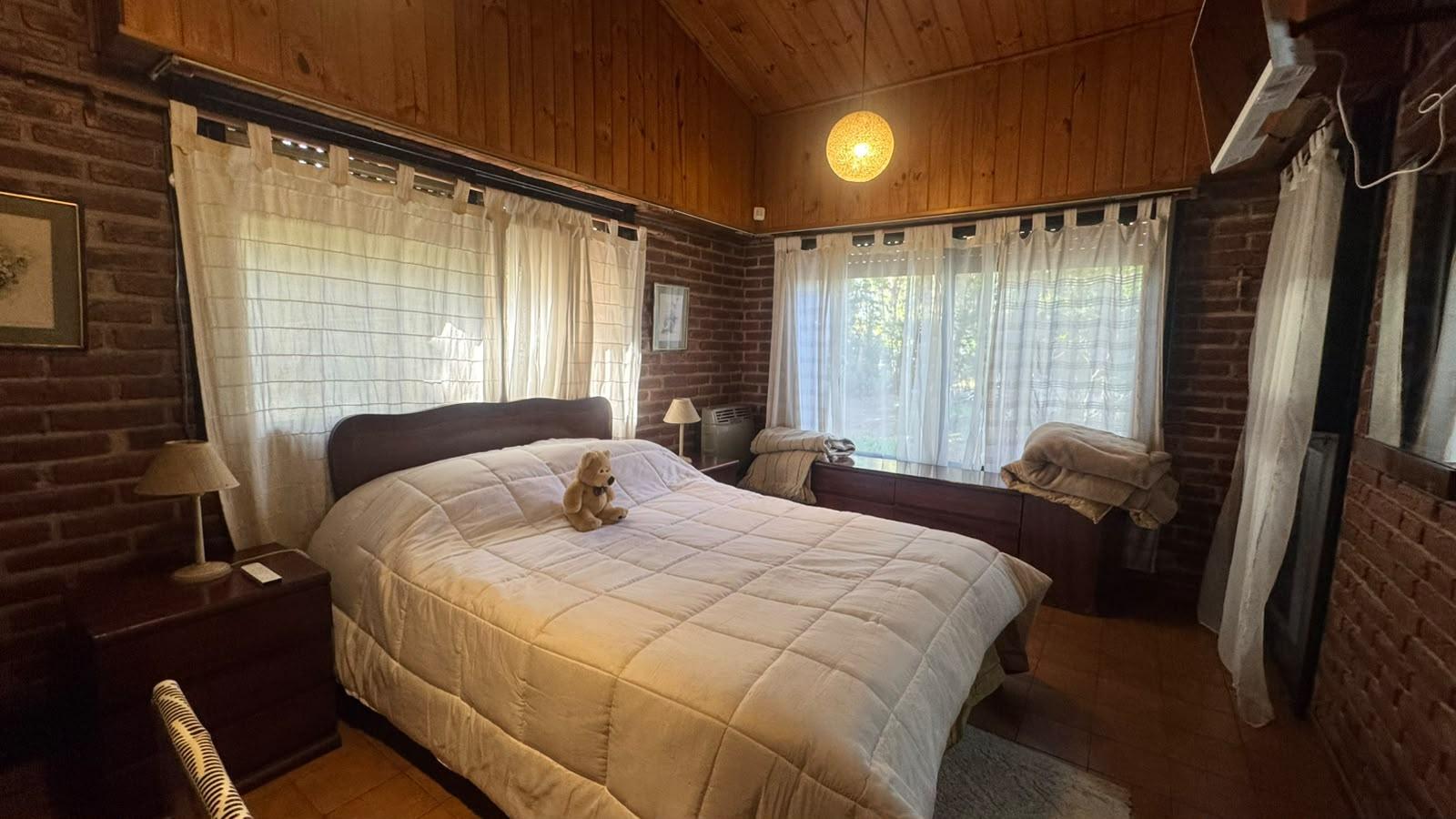 Casa amoblada con 3 dormitorios quincho y pileta en alquiler anual y temporal Los Rosales Canning