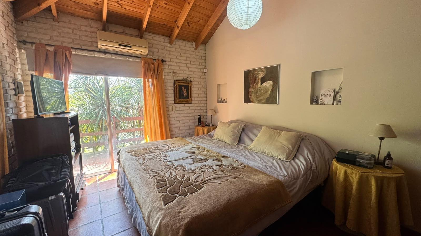 Casa amoblada con 3 dormitorios quincho y pileta en alquiler anual y temporal Los Rosales Canning