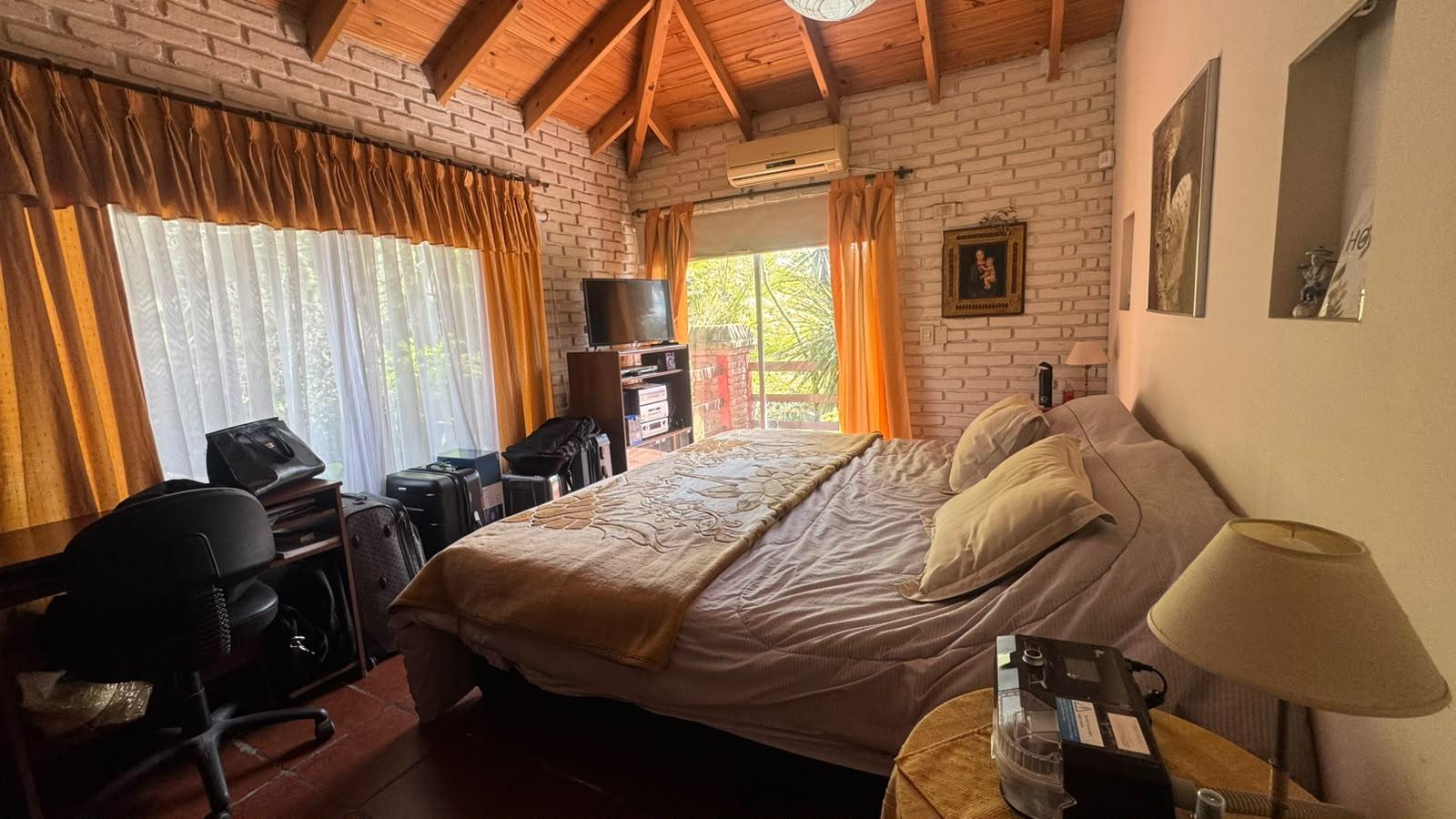 Casa amoblada con 3 dormitorios quincho y pileta en alquiler anual y temporal Los Rosales Canning