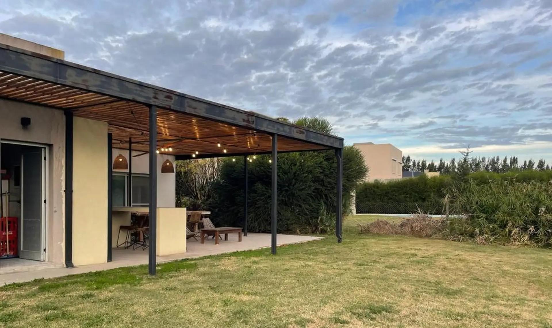 Casa con 4 dormitorios en alquiler en Don Joaquín Canning