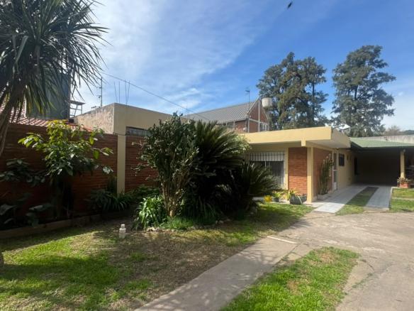 Casa en venta sobre terreno de 434 m2 en El Jaguel a 10 metros de Av. Castex Canning