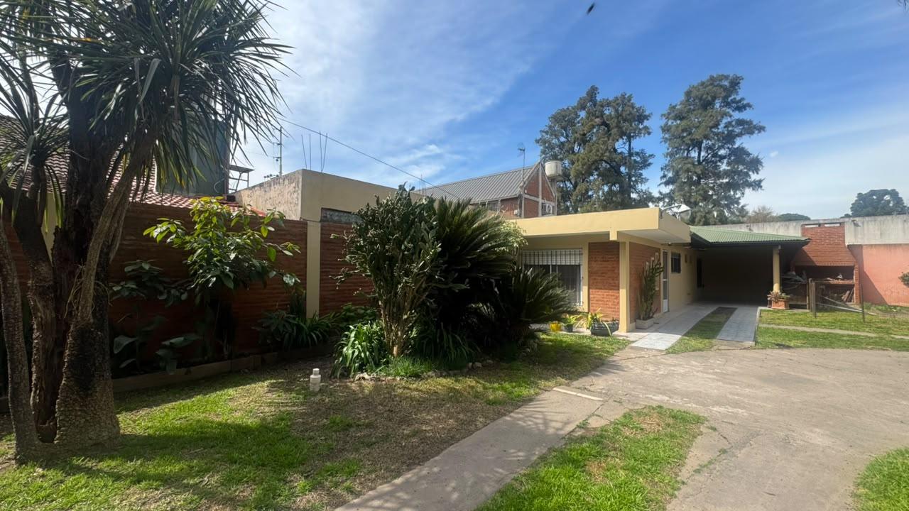 WhatsApp Image 2026-09-19 at 15.09.42 (1) Casa en venta sobre terreno de 434 m2 en El Jaguel a 10 metros de Av. Castex Canning