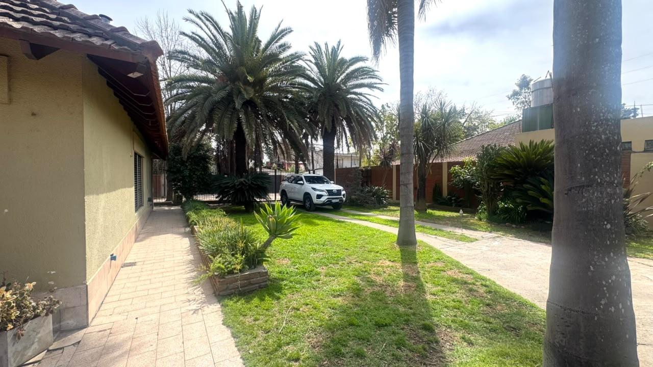 WhatsApp Image 2026-09-19 at 15.09.42 (2) Casa en venta sobre terreno de 434 m2 en El Jaguel a 10 metros de Av. Castex Canning