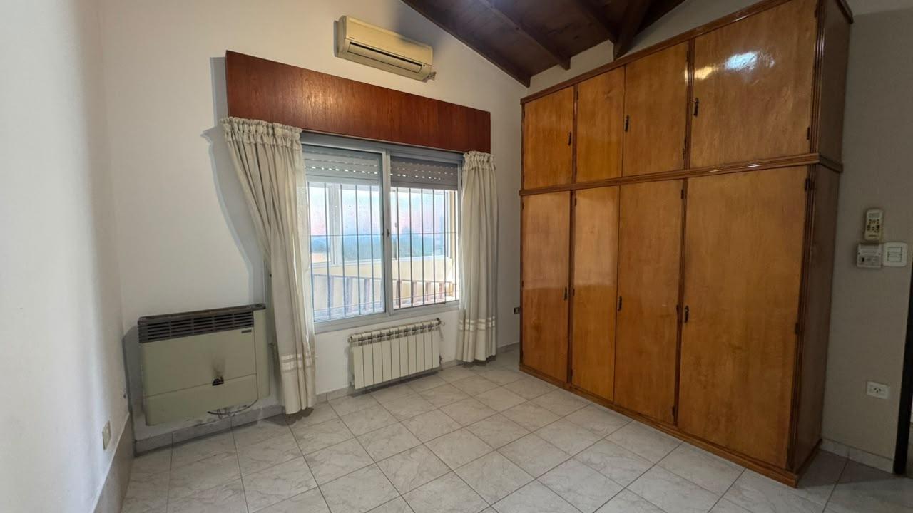 WhatsApp Image 2026-09-19 at 15.09.43 (2) Casa en venta sobre terreno de 434 m2 en El Jaguel a 10 metros de Av. Castex Canning