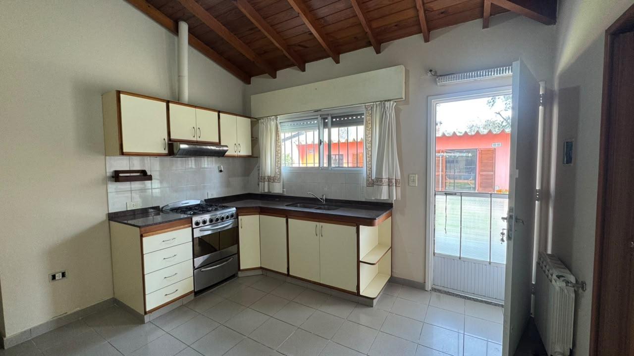 WhatsApp Image 2026-09-19 at 15.09.44 (2) Casa en venta sobre terreno de 434 m2 en El Jaguel a 10 metros de Av. Castex Canning