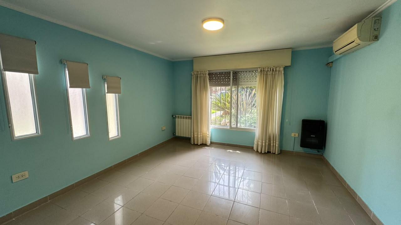 WhatsApp Image 2026-09-19 at 15.09.45 Casa en venta sobre terreno de 434 m2 en El Jaguel a 10 metros de Av. Castex Canning