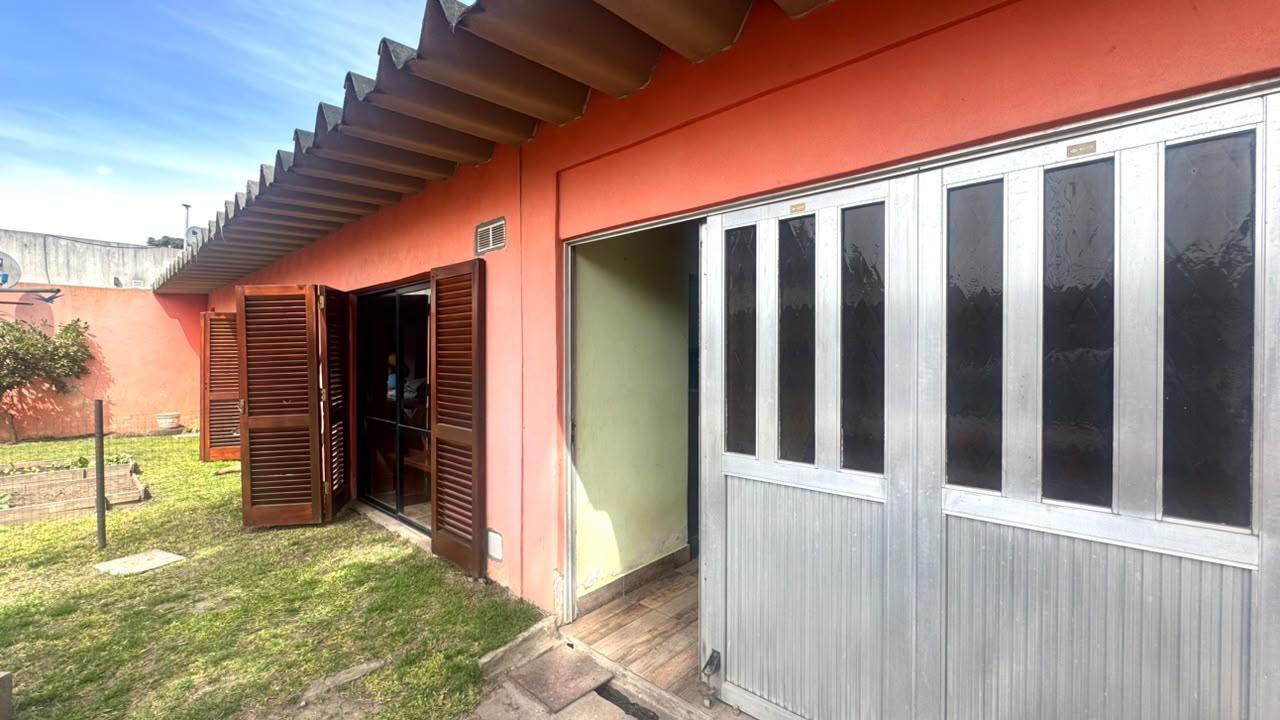 Casa en venta sobre terreno de 434 m2 en El Jaguel a 10 metros de Av. Castex Canning