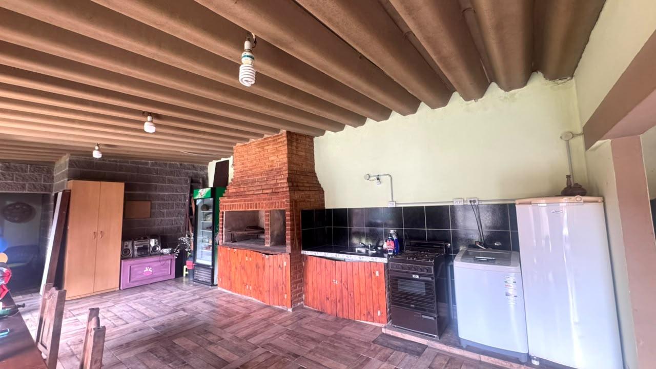Casa en venta sobre terreno de 434 m2 en El Jaguel a 10 metros de Av. Castex Canning