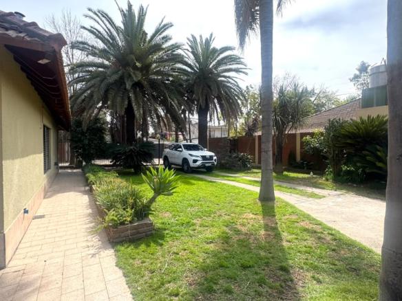 Casa en venta sobre terreno de 434 m2 en El Jaguel a 10 metros de Av. Castex Canning