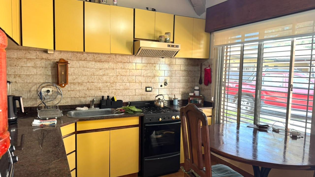 Casa en venta sobre terreno de 434 m2 en El Jaguel a 10 metros de Av. Castex Canning