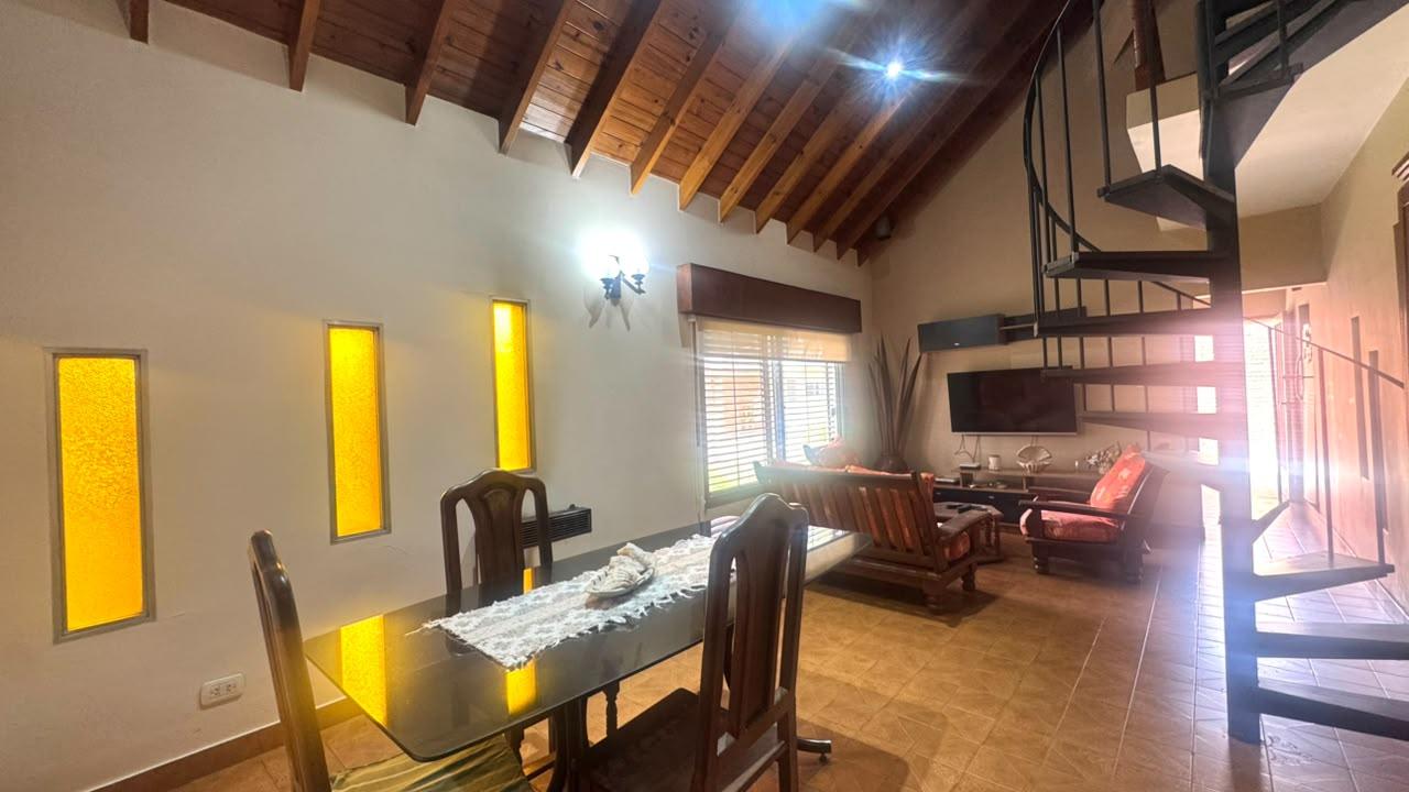 Casa en venta sobre terreno de 434 m2 en El Jaguel a 10 metros de Av. Castex Canning