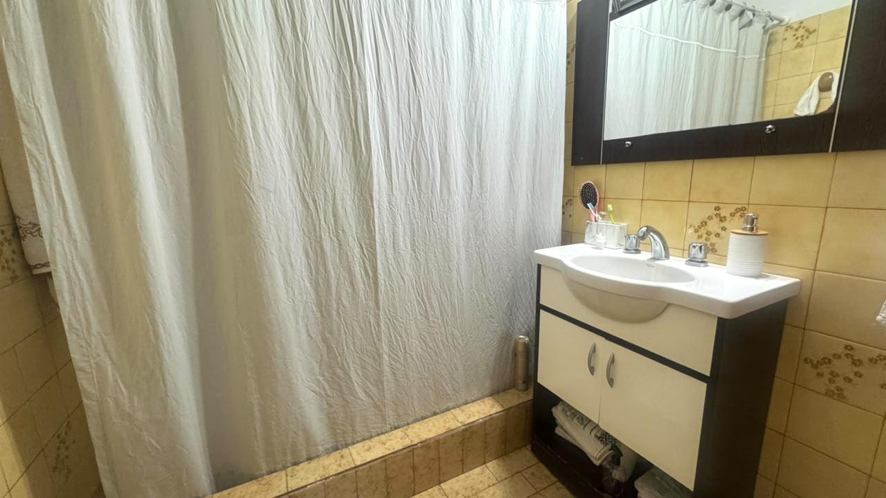 Casa en venta sobre terreno de 434 m2 en El Jaguel a 10 metros de Av. Castex Canning