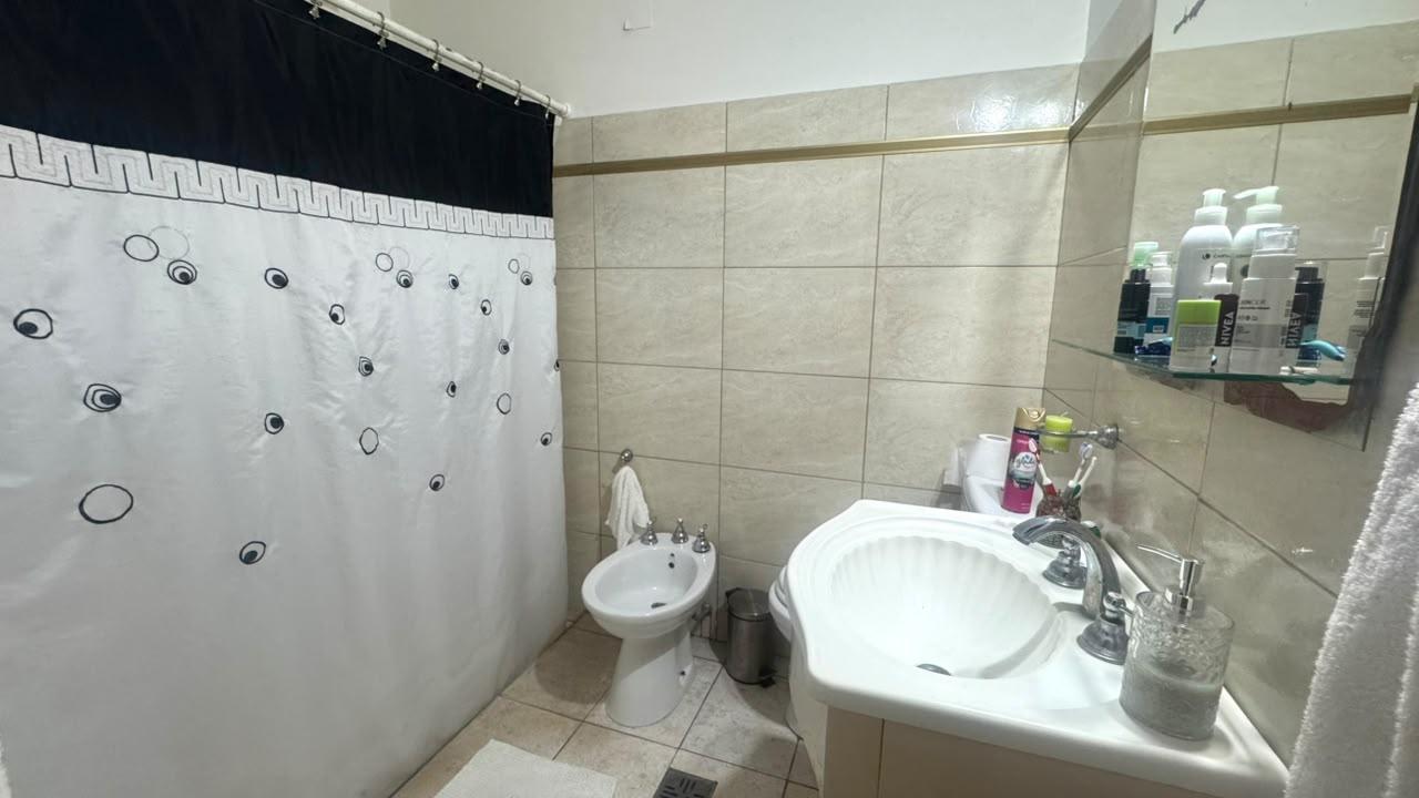 Casa en venta sobre terreno de 434 m2 en El Jaguel a 10 metros de Av. Castex Canning