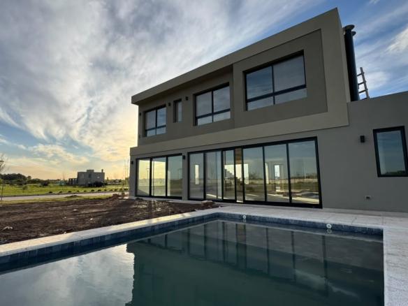 Casa en venta a estrenar en Saint Thomas Chico Canning