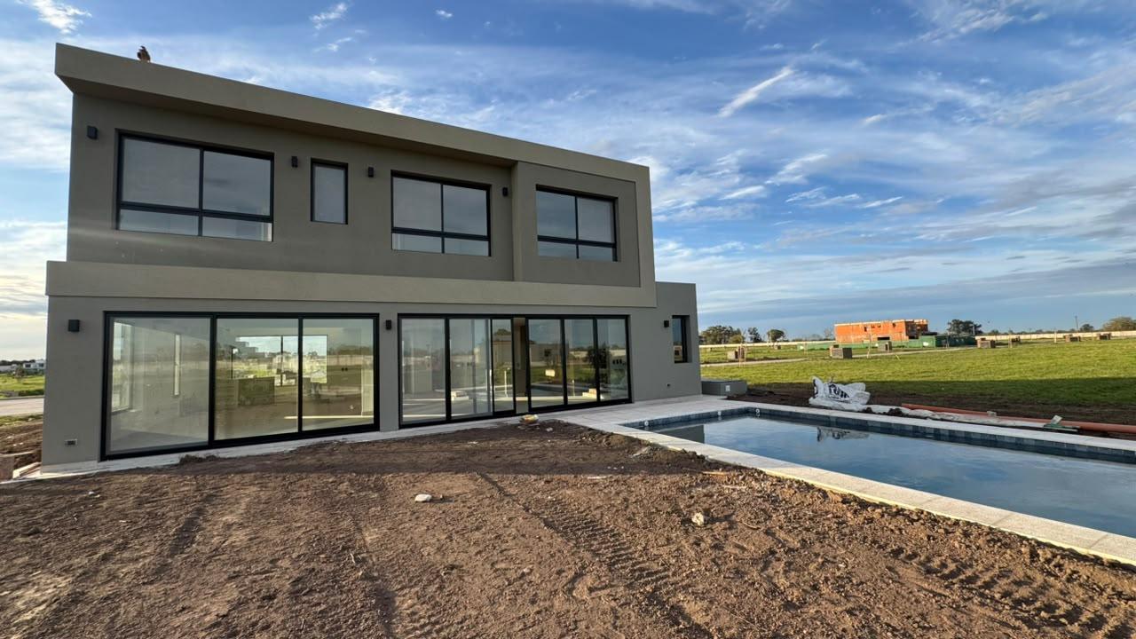 Casa en venta a estrenar en Saint Thomas Chico Canning
