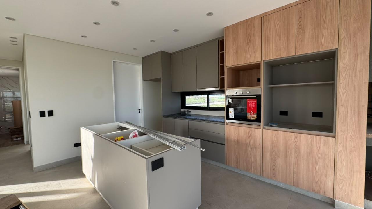Casa en venta a estrenar en Saint Thomas Chico Canning