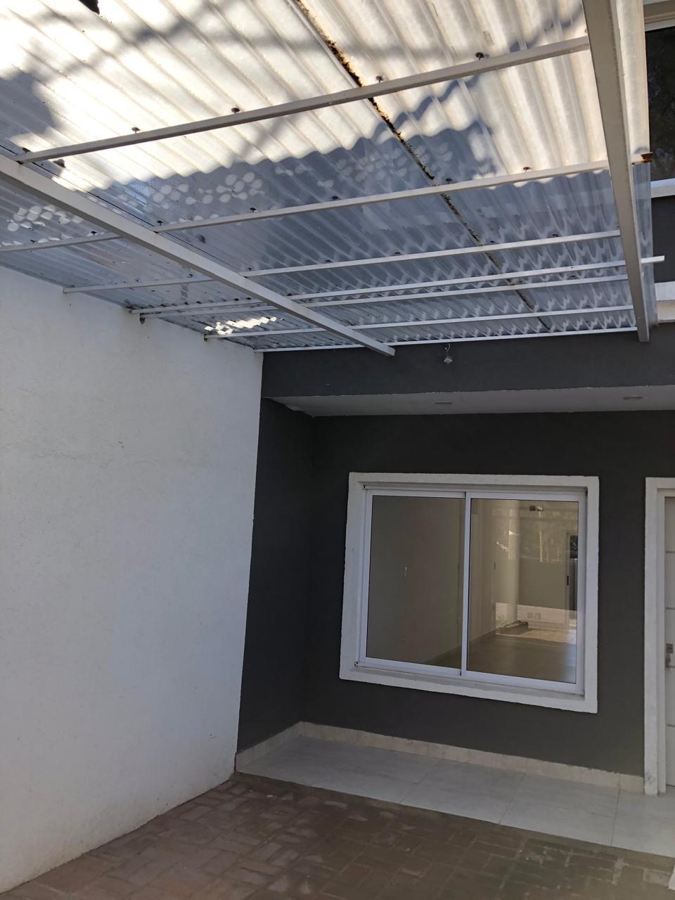 Duplex sin muebles en alquiler con 3 dormitorios y patio en Ezeiza