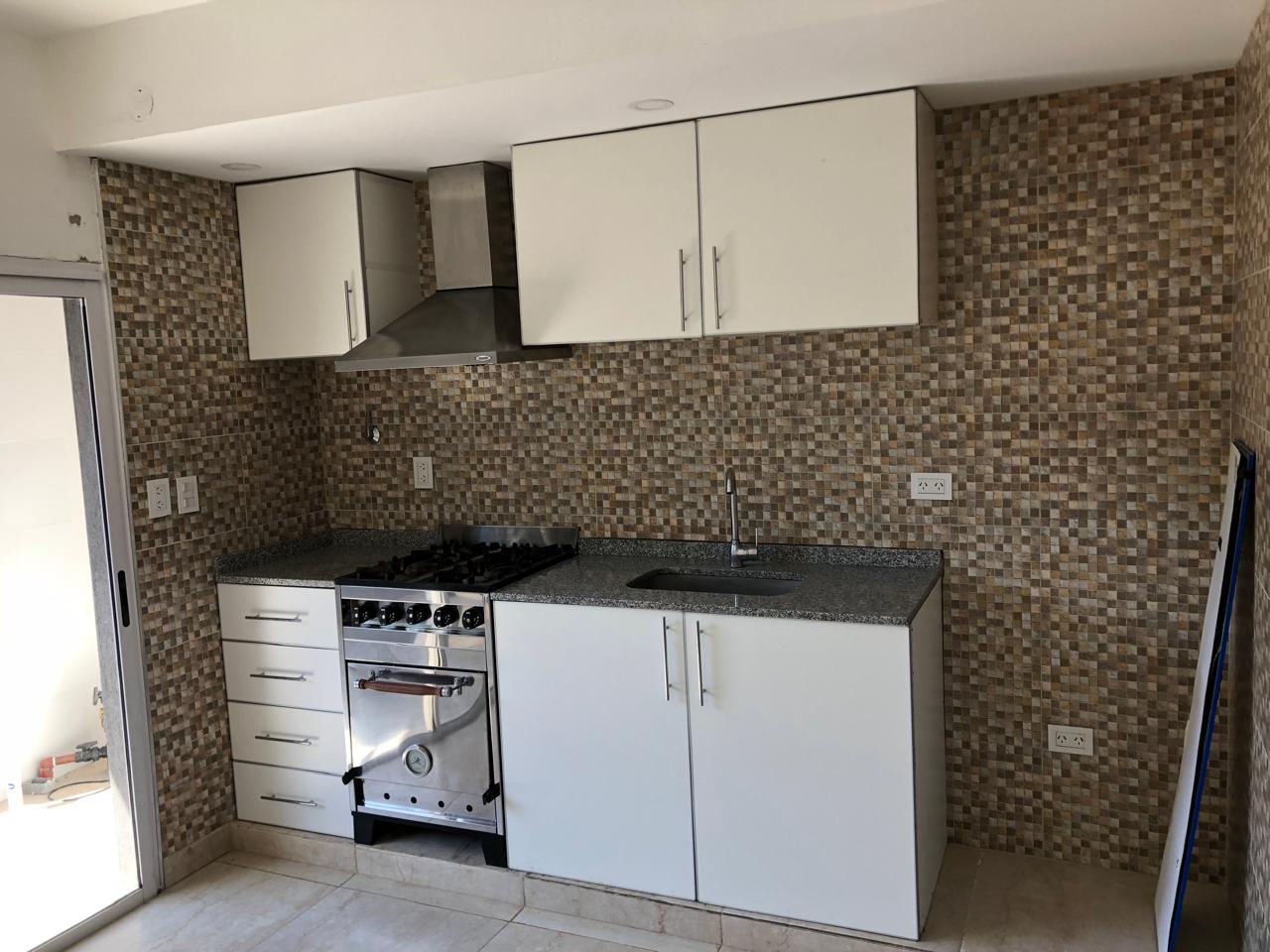 Duplex sin muebles en alquiler con 3 dormitorios y patio en Ezeiza