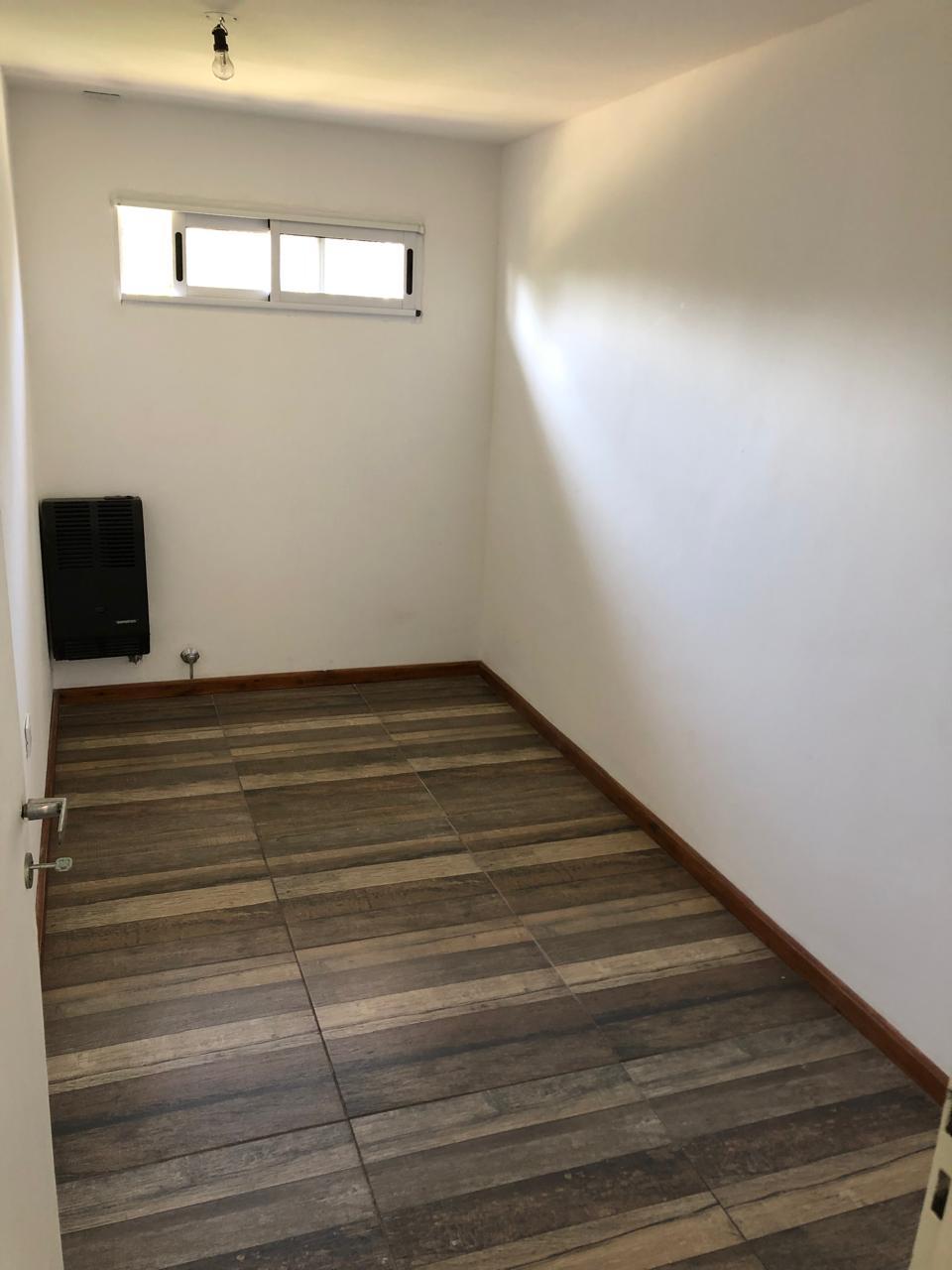Duplex sin muebles en alquiler con 3 dormitorios y patio en Ezeiza