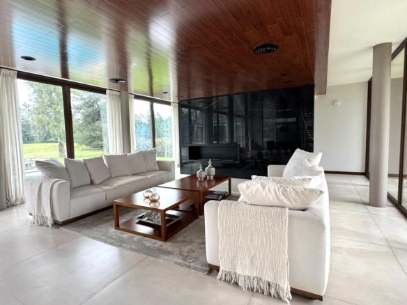 Casa en venta en doble lote al golf en Saint Thomas Este Canning