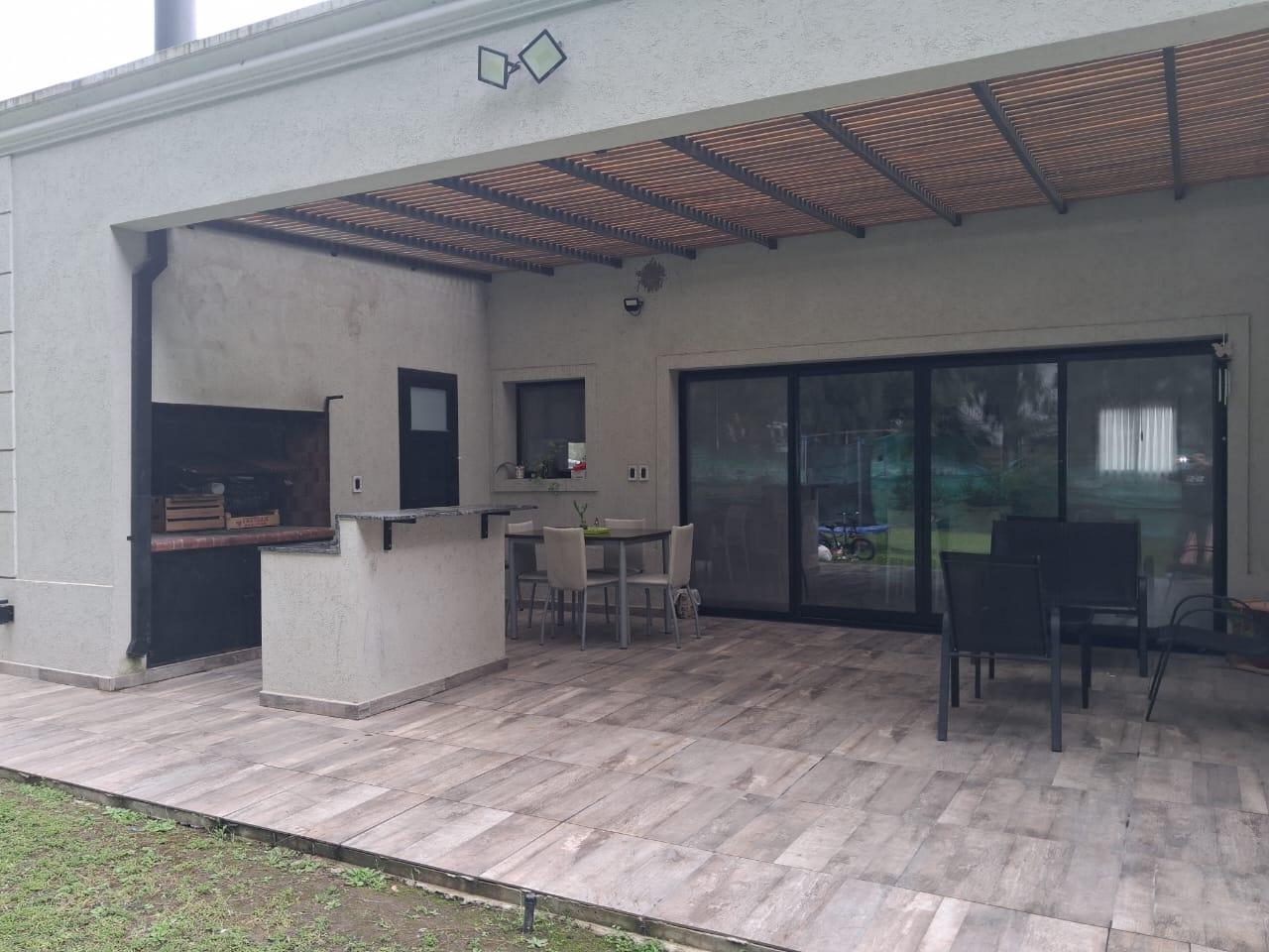 Casa en venta 4 ambientes en barrio cerrado santa Inés (perimetral a Juana de arco), Canning