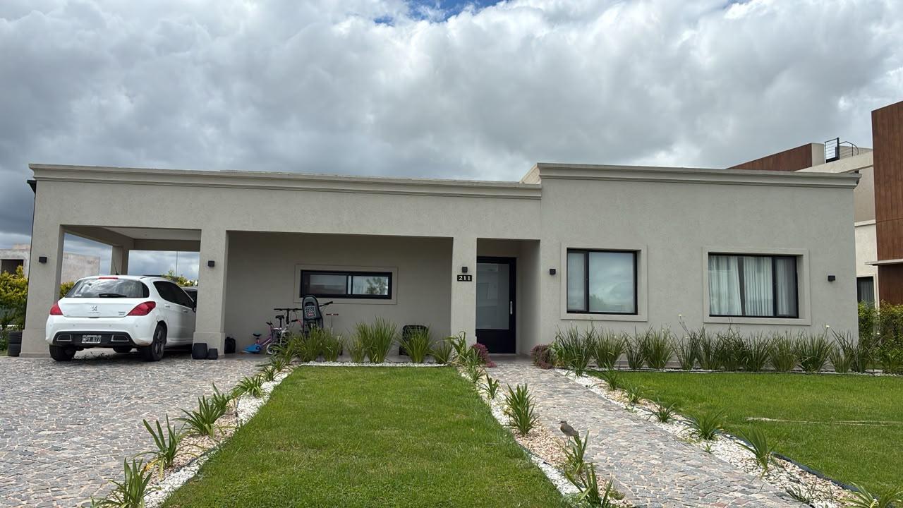 Casa en venta sobre lote en esquina en Santa Ines Canning