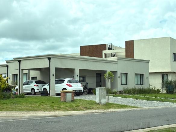 Casa en venta sobre lote en esquina en Santa Ines Canning