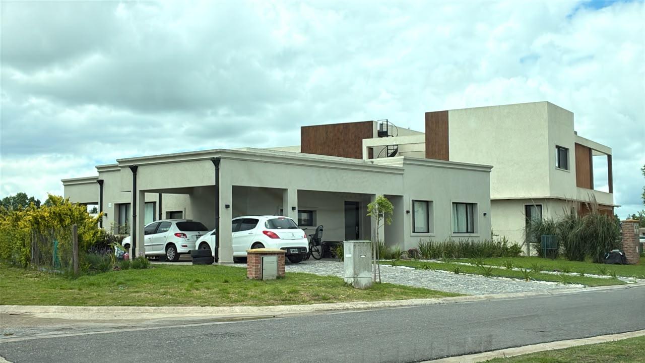 Casa en venta sobre lote en esquina en Santa Ines Canning