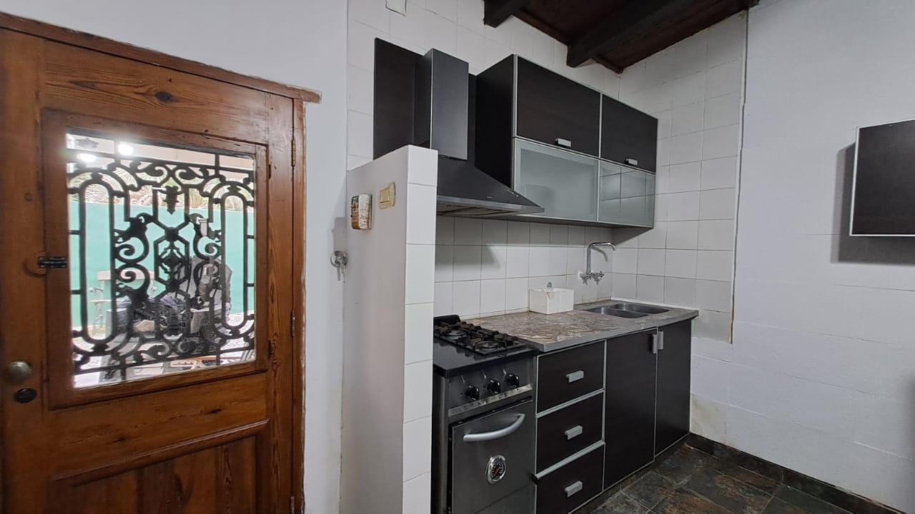 Casa amoblada en alquiler con 3 dormitorios y patio en Ezeiza