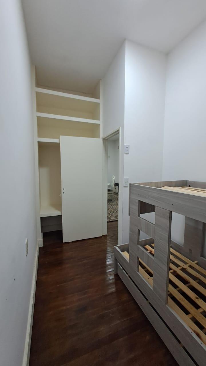 Casa amoblada en alquiler con 3 dormitorios y patio en Ezeiza