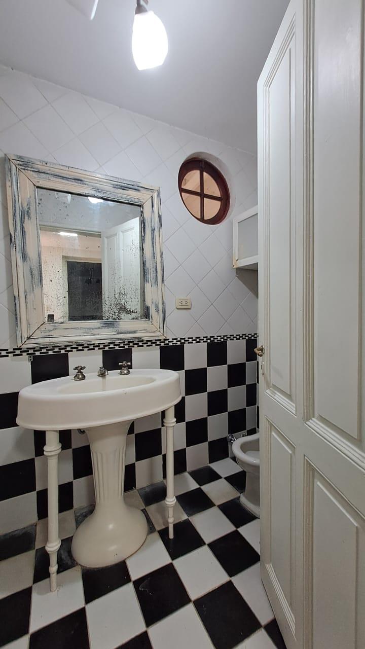 Casa amoblada en alquiler con 3 dormitorios y patio en Ezeiza