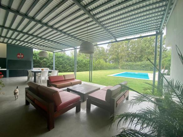 Casa en venta en Club de Campo El Lauquen Canning