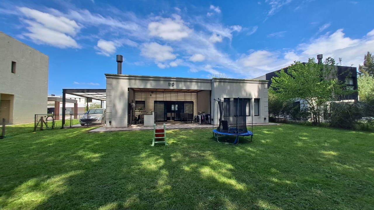 Casa en venta 4 ambientes en barrio cerrado santa Inés Canning