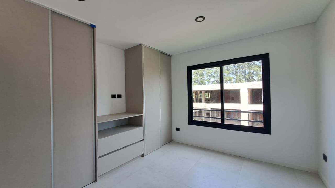 WhatsApp Image 2026-10-22 at 13.18.53 Casa tipo duplex de 3 ambientes en venta en barrio con amenities en Canning Parc