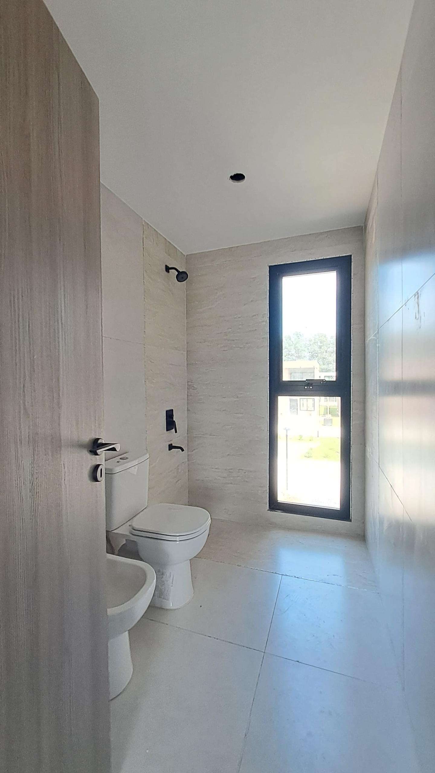 Casa tipo duplex de 4 ambientes en venta en barrio con amenities en Canning Parc
