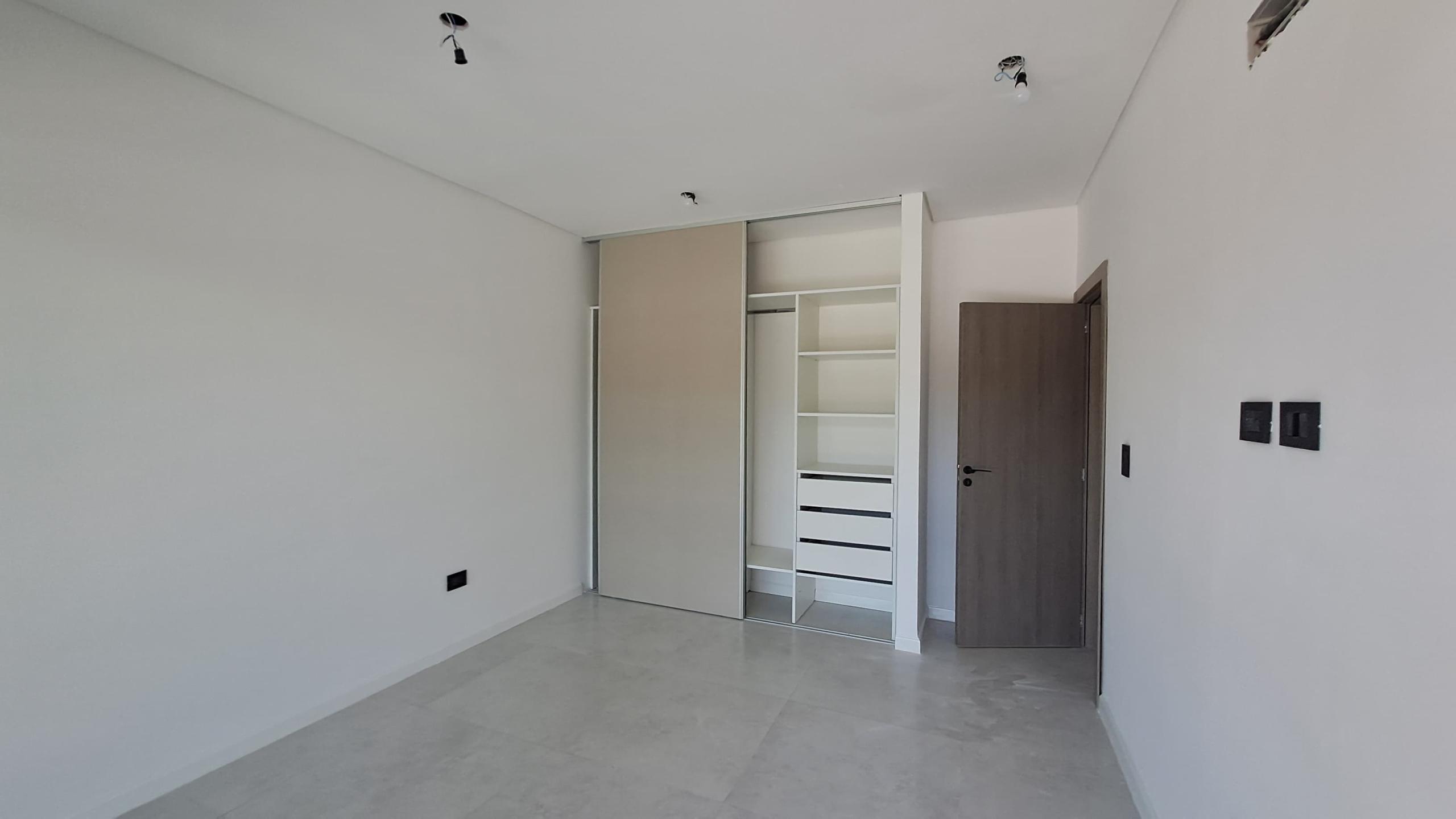Casa tipo duplex de 4 ambientes en venta en barrio con amenities en Canning Parc
