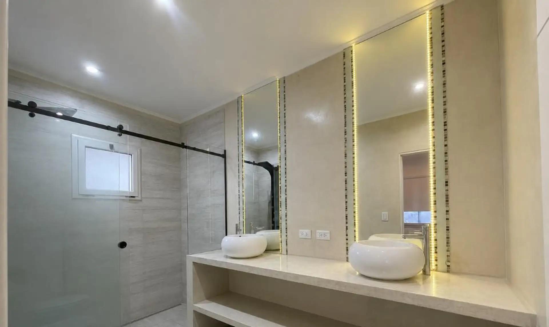 Casa con 4 dormitorios en alquiler en Don Joaquín Canning