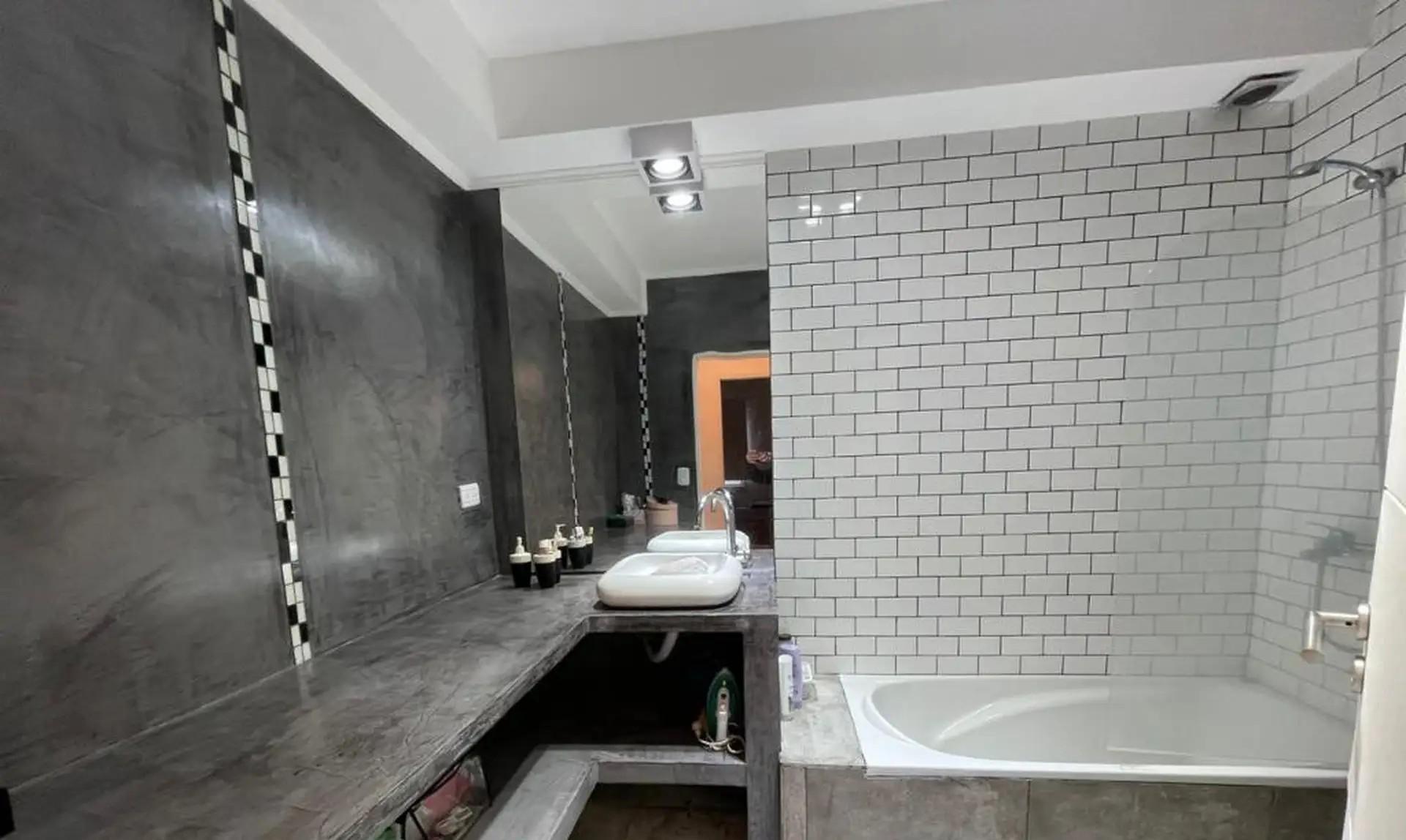 Casa con 4 dormitorios en alquiler en Don Joaquín Canning